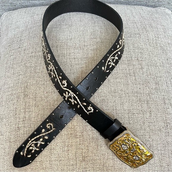 Western inspired leather belt - Picture 5 of 13